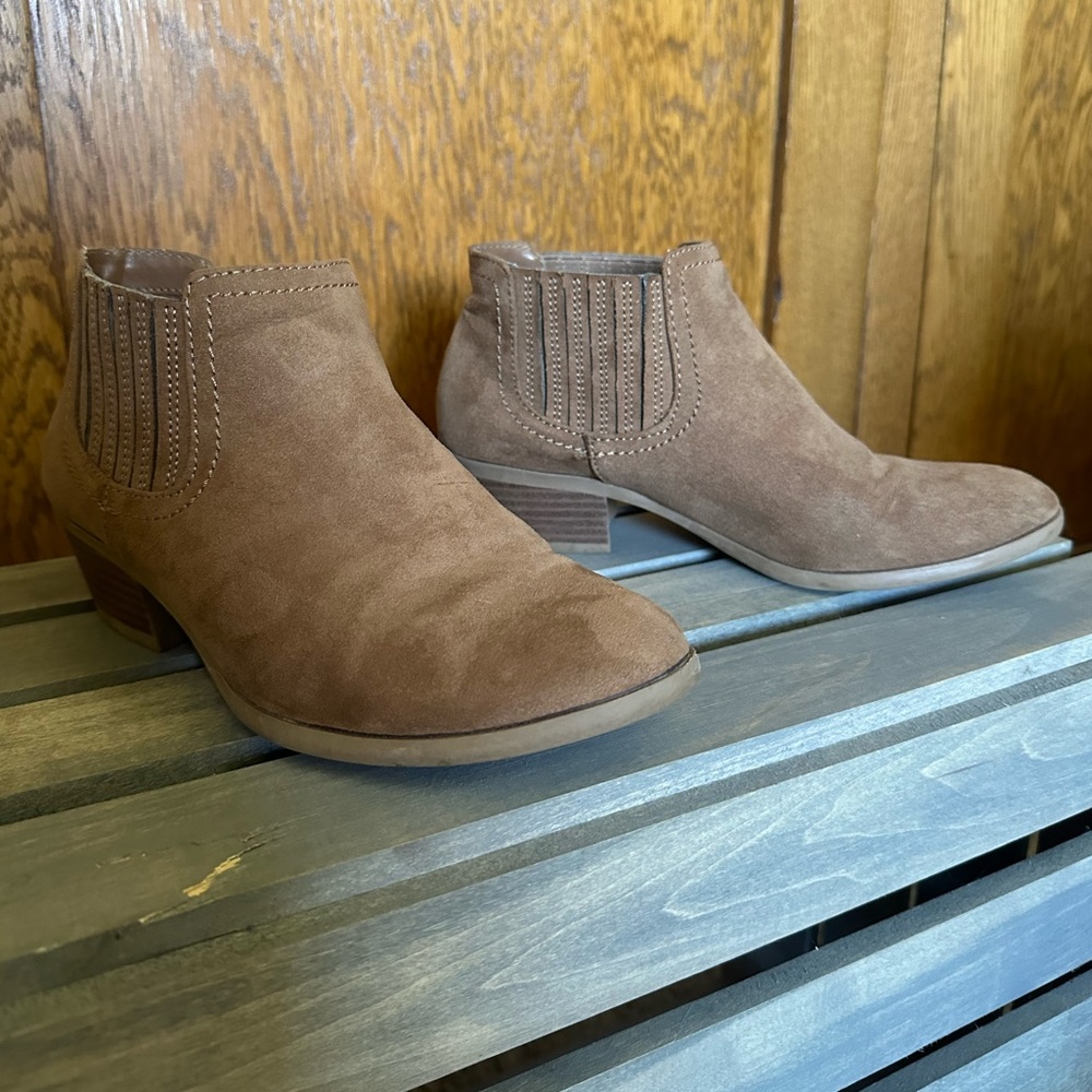 American Eagle Camel Brown Heeled Ankle Booties - Women’s Size US 5½W